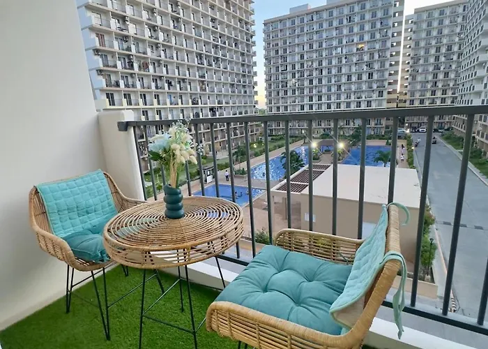 Cozy With Balcony And Pool View 4*