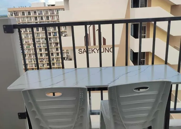 Cozy With Balcony And Pool View Guest house Lapu-Lapu City
