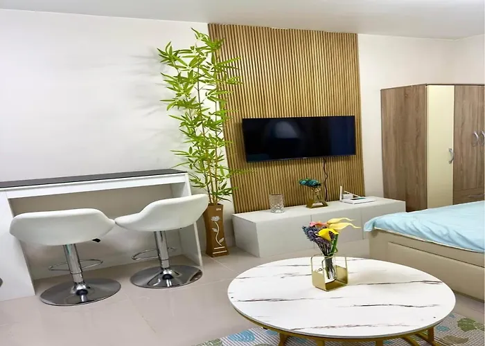 Guest house Cozy With Balcony And Pool View Lapu-Lapu City